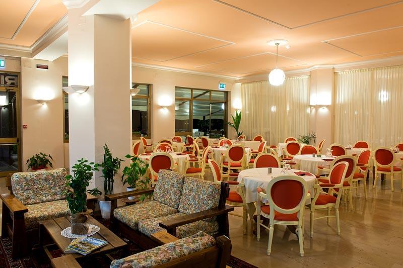 Hotel Europa Порлецца Экстерьер фото