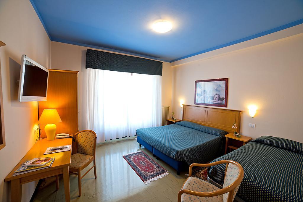 Hotel Europa Порлецца Экстерьер фото